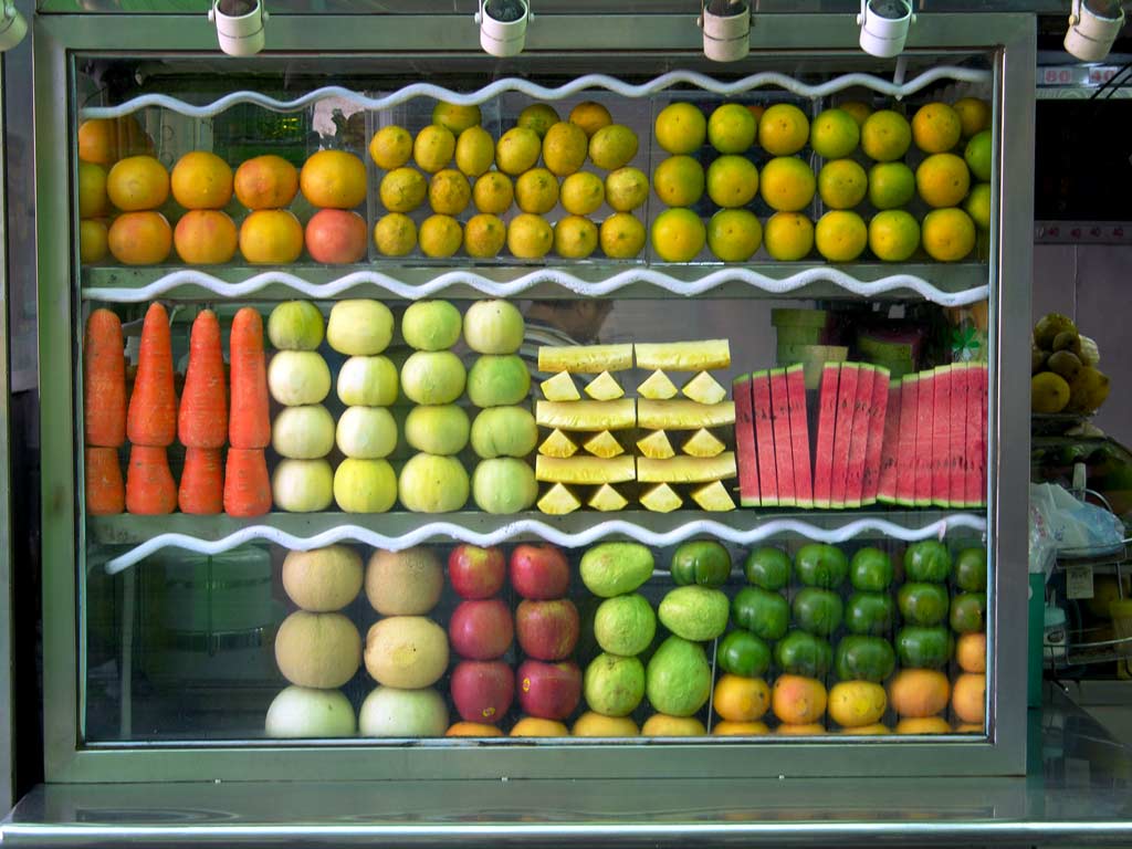 3-lab-fruit-vendor-windowweb-jpg